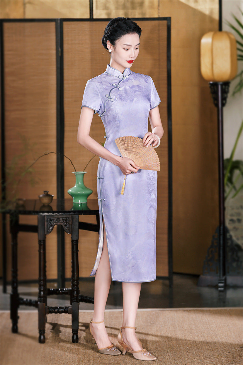 a chinese girl in lavender purple short sleeves silk cheongsam dress