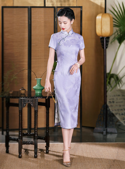 a chinese girl in lavender purple short sleeves silk cheongsam dress