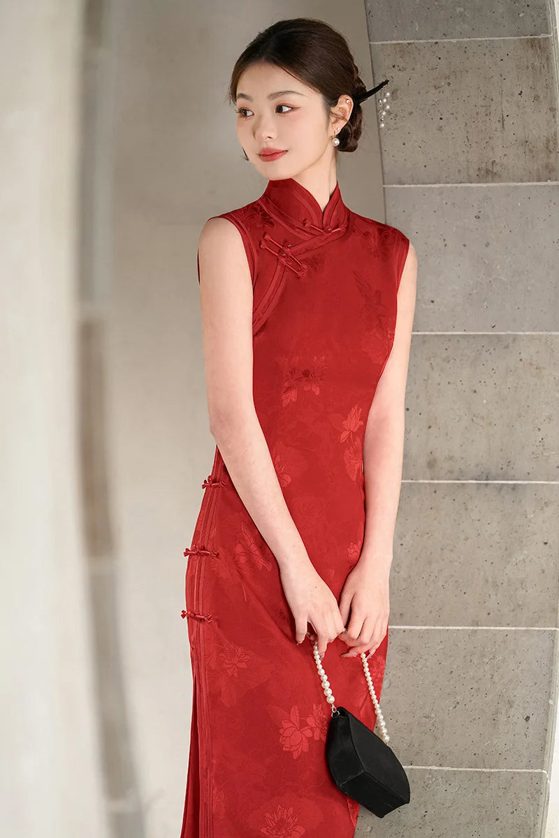 Woman in a Red Jacquard Sleeveless Modern Chinese cheongsam Qipao Dress holding a black handbag against a gray wall.