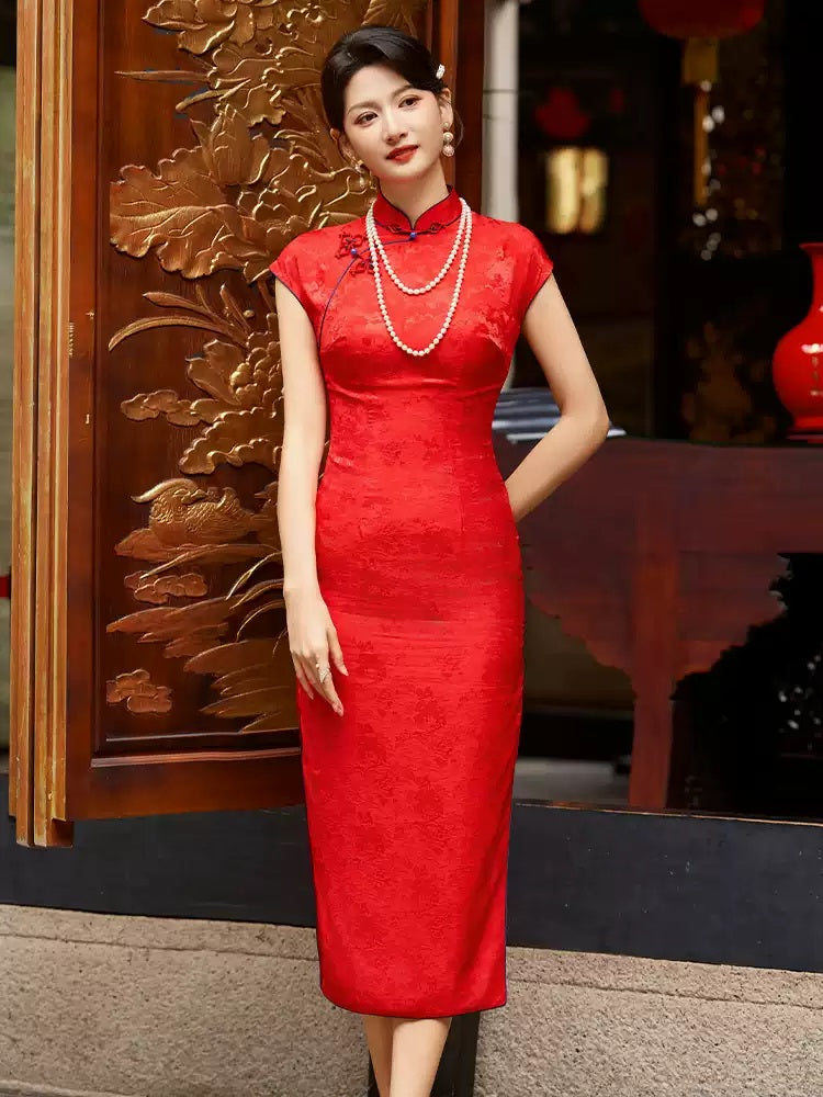 A chinese girl in sleeveless Red Mulberry Silk Floral Jacquard Qipao Dress standing next to a door