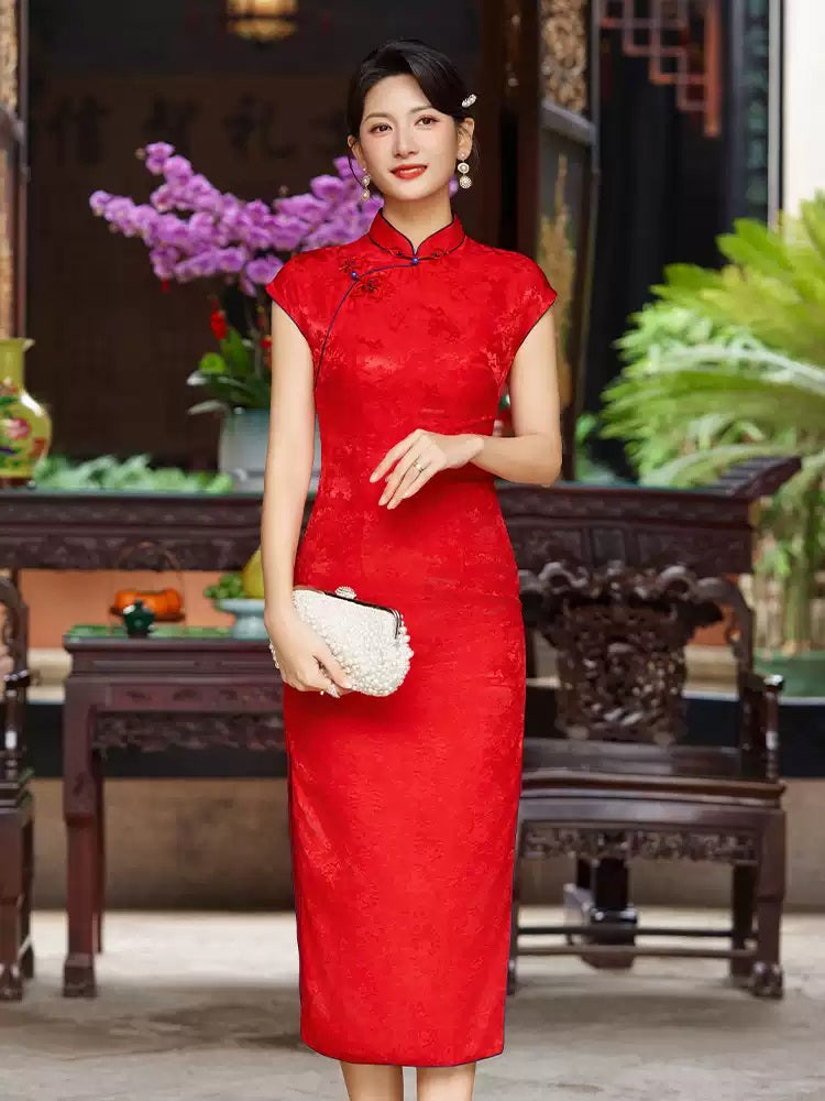 A chinese girl in sleeveless Red Mulberry Silk Floral Jacquard Qipao Dress standing