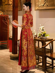 a bride in Traditional Chinese Dragon Phoenix Wedding Qun gua Dress