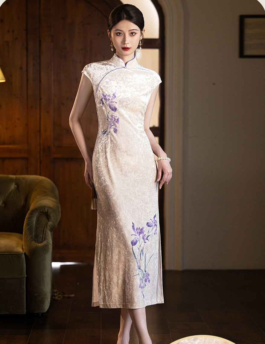 A chinese girl in White Velvet Cheongsam Dress With Purple Daffodil Flower