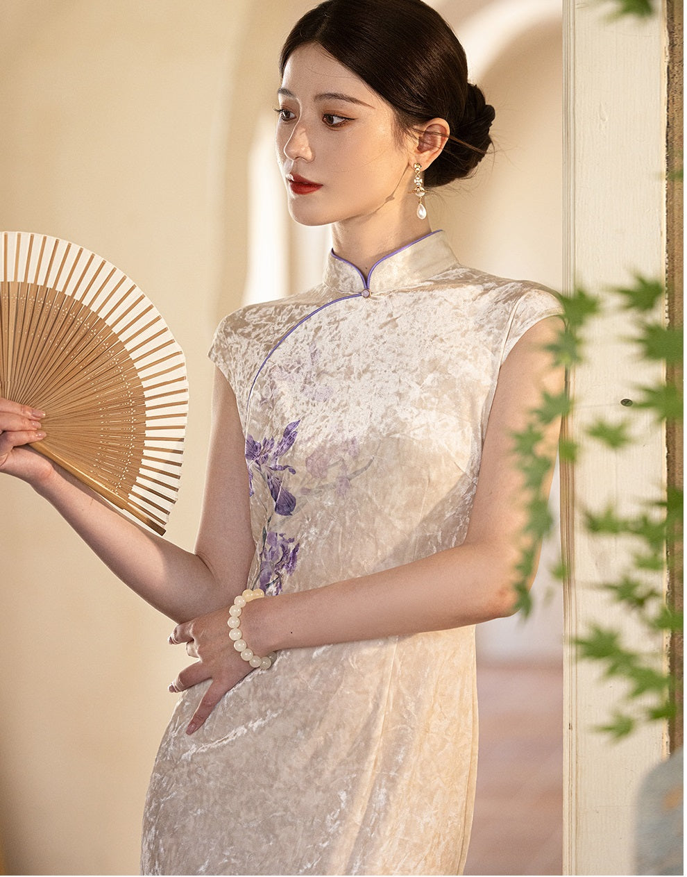 a chinese girl in White Velvet Qipao Dress With Purple Daffodil Flower and holding a hand fan