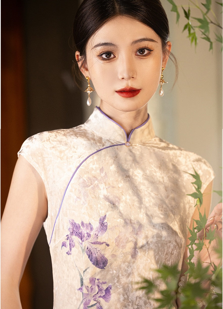 White Velvet Qipao Dress With Purple Daffodil Flower