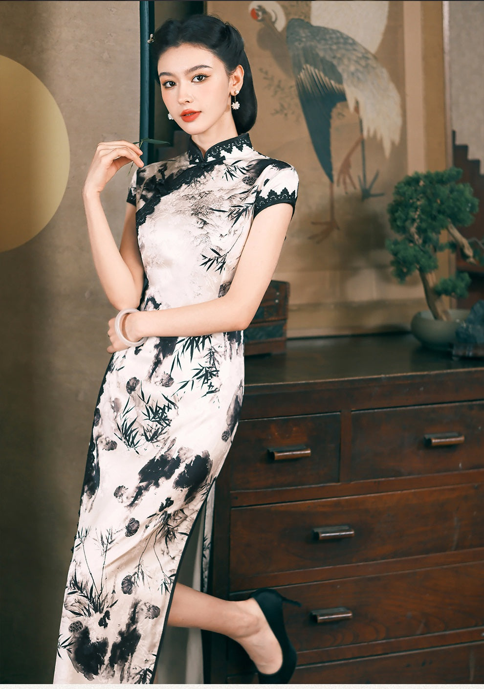 Robe Qipao en soie blanche et noire