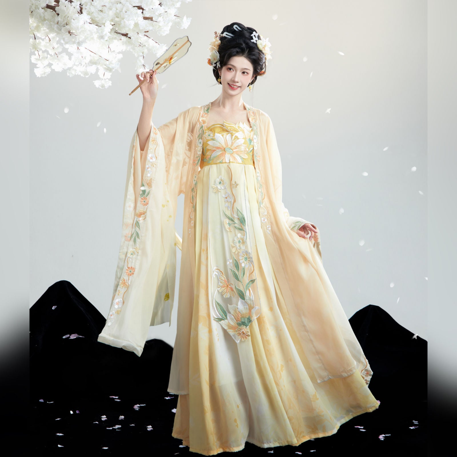Yellow Traditional Chinese Tang Dynasty Hanfu Dress with Floral Embroideries