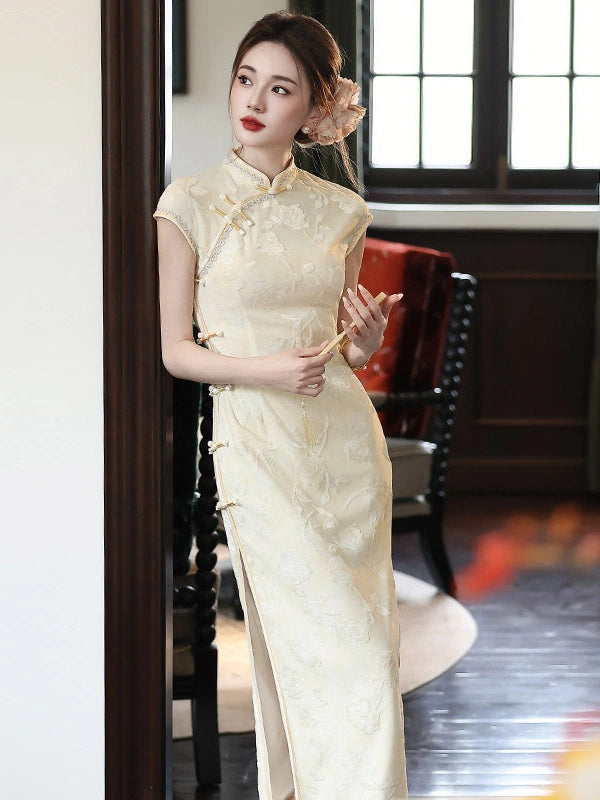 Woman in a traditional white Vintage Floral Burnout Velvet Jacquard Qipao dress standing indoors with a blurred background
