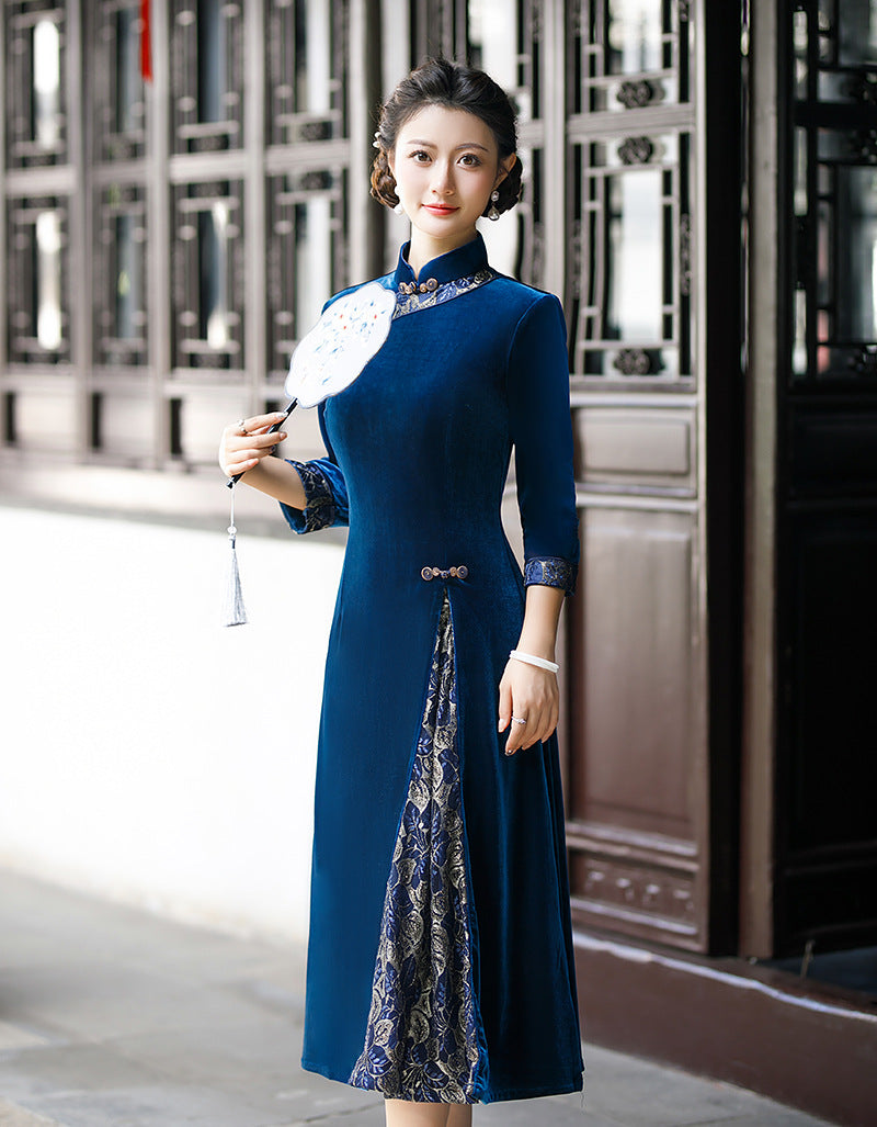 Long Sleeves A-Line Velvet Qipao with Gold Flowers