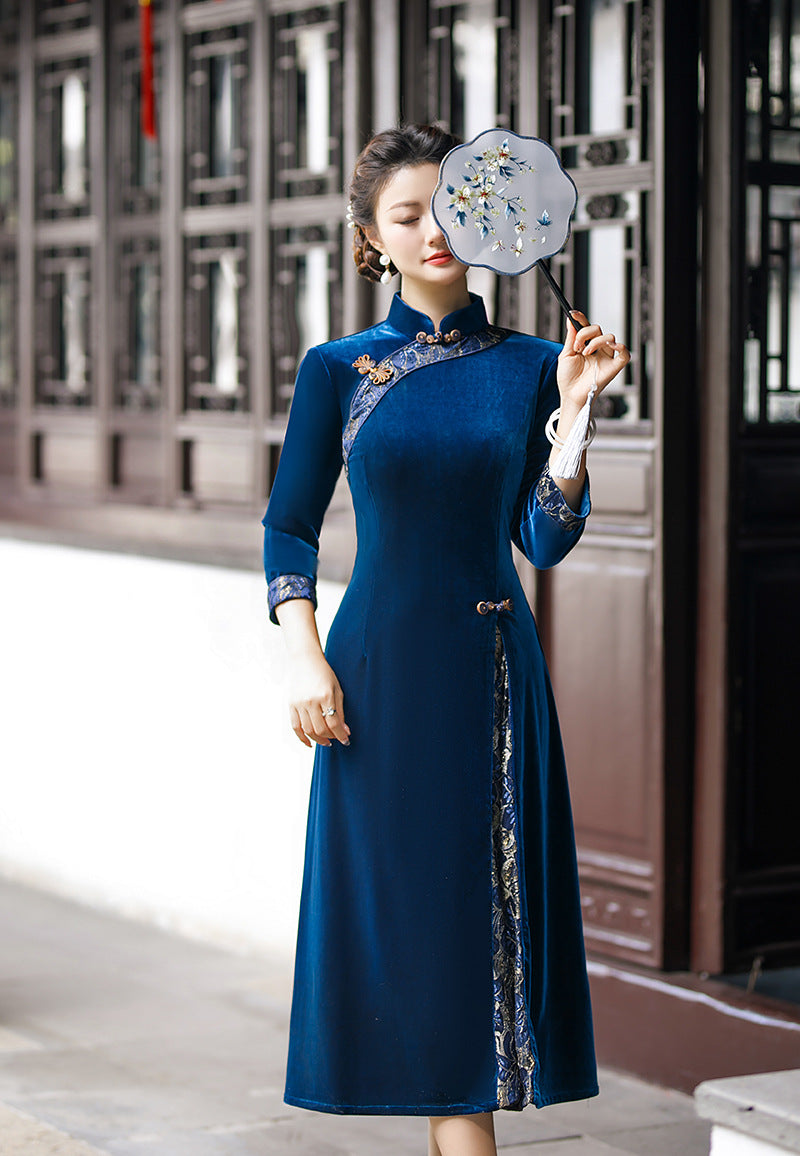 Long Sleeves A-Line Velvet Qipao with Gold Flowers