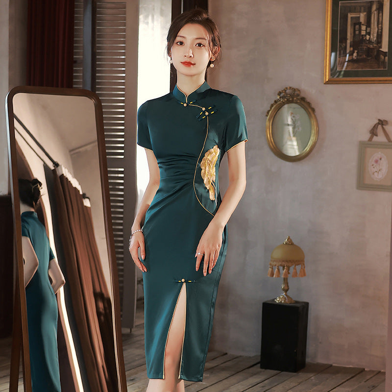  girl green modern qipao dress. Featuring a peony flower embroidery on the waist , traditional mandarin collar, front side side slit