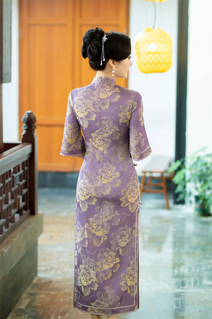 model in half sleevel floral purple qipao cheong dress back