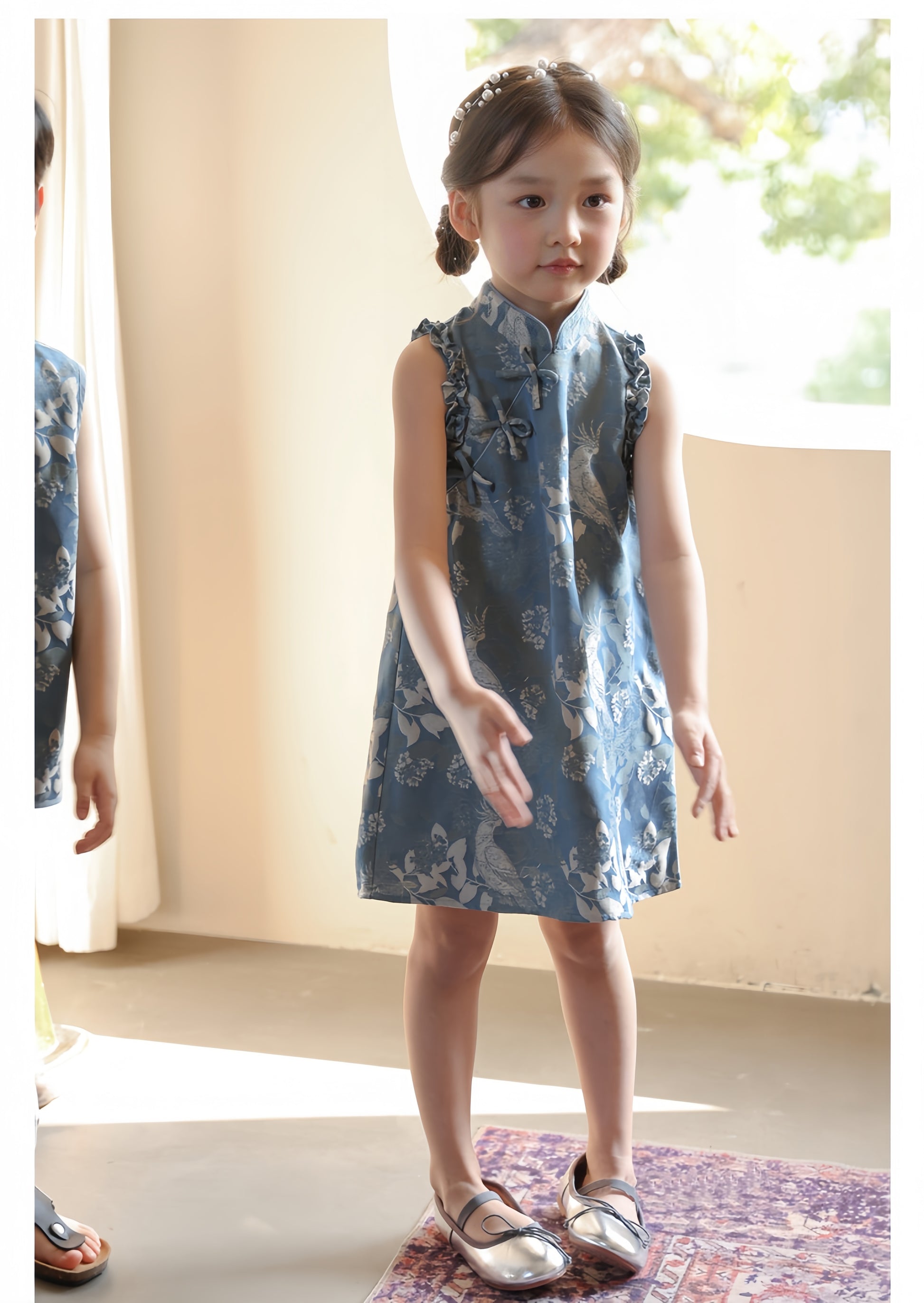 a chinese kid in blue sleeveless qipao dress