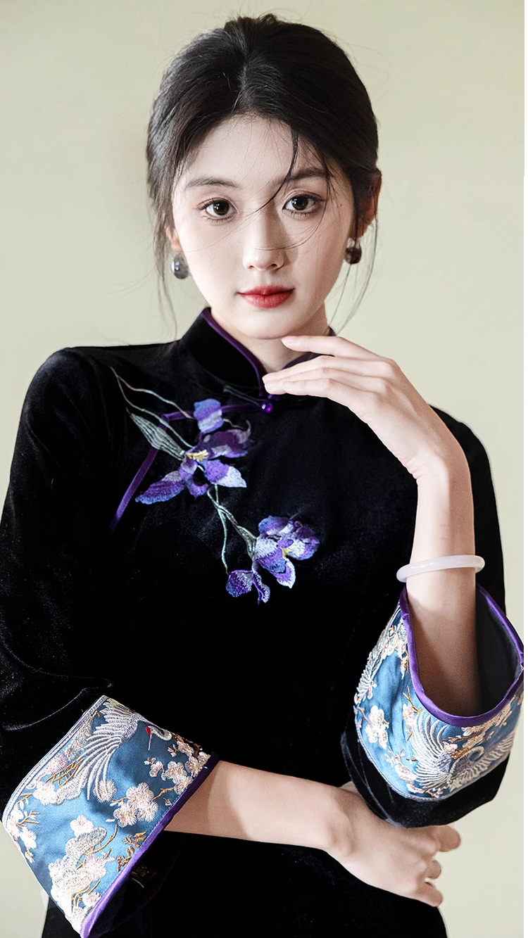 Black Long Sleeves Velvet Qipao With Purple Flowers