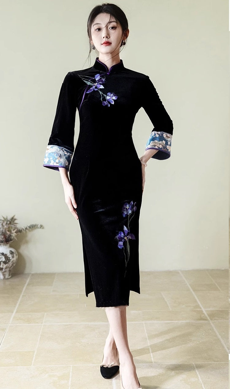 Black Long Sleeves Velvet Qipao With Purple Flowers