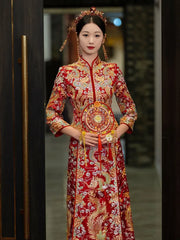 Elegant Chinese bride in a classic Qun Kwa standing