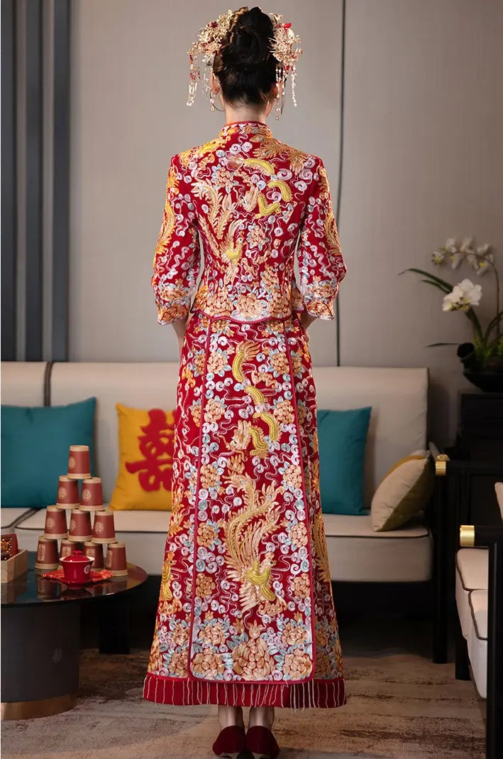 traditional chinese wedding red Qun Kwa embroidered with golden phoenix and dragon