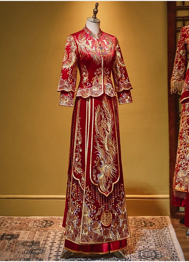 traditional Chinese wedding dress with phoenix embroidery